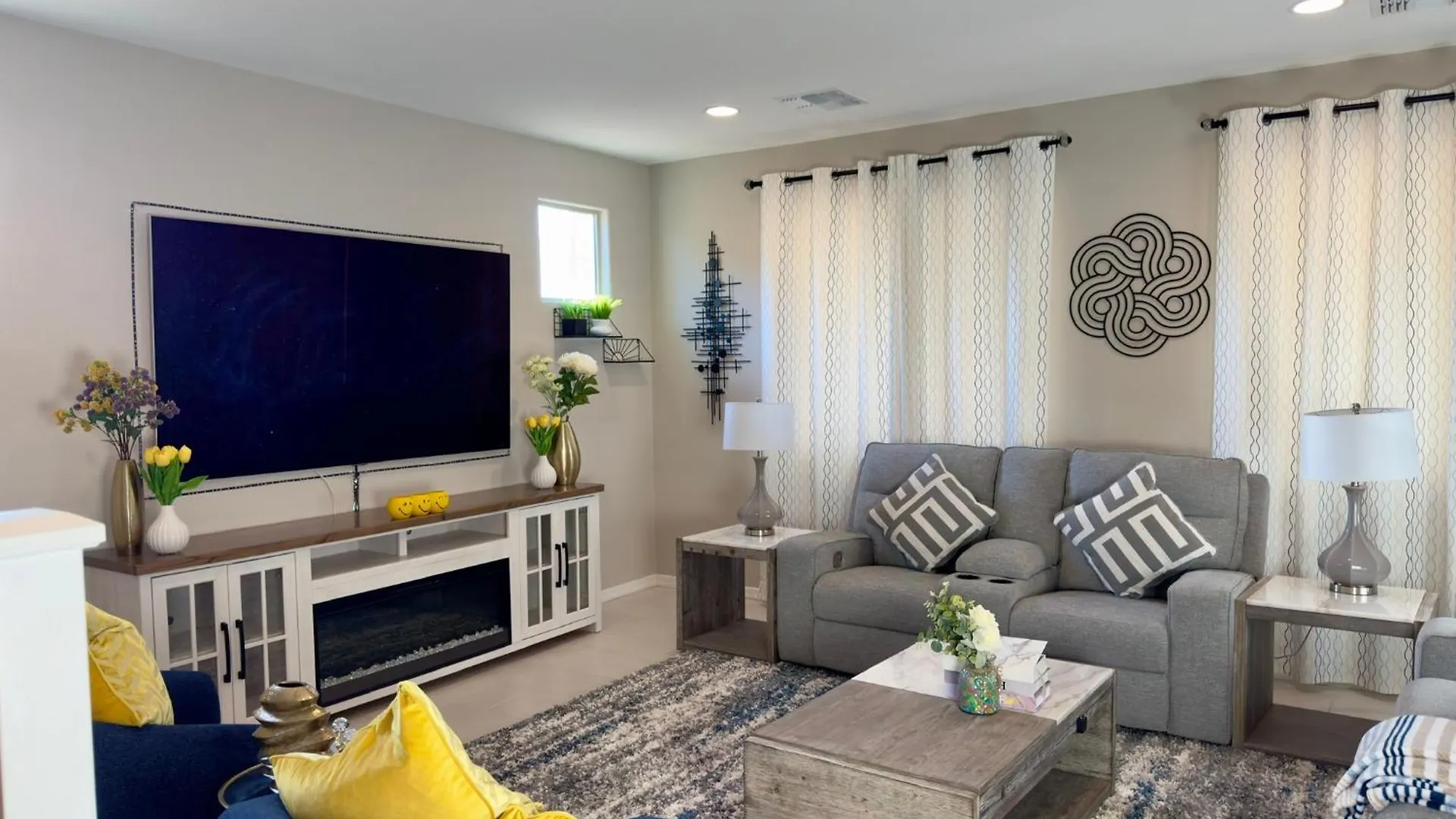 Friendly Host Near Loop 202 With Mountain Views location